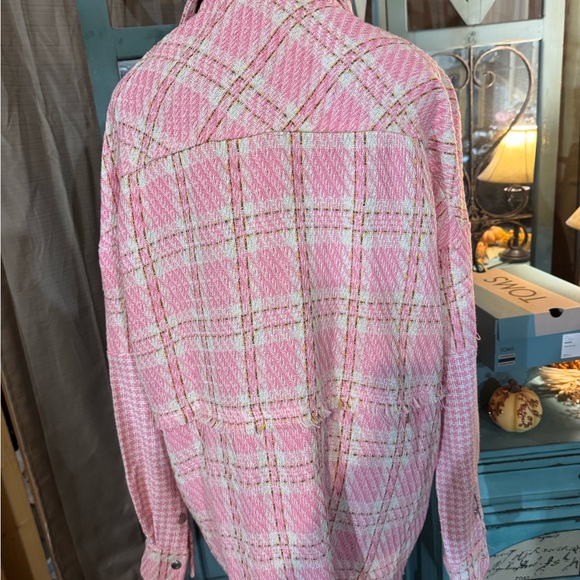 Shacket - Picture 2 of 3